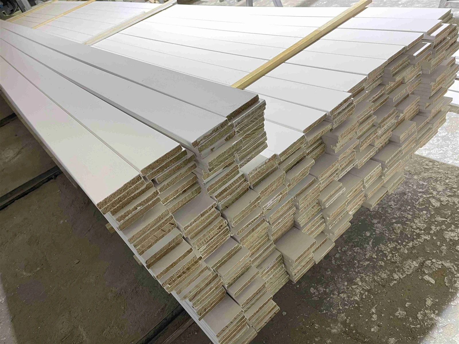 FJ PINE BASEBOARD